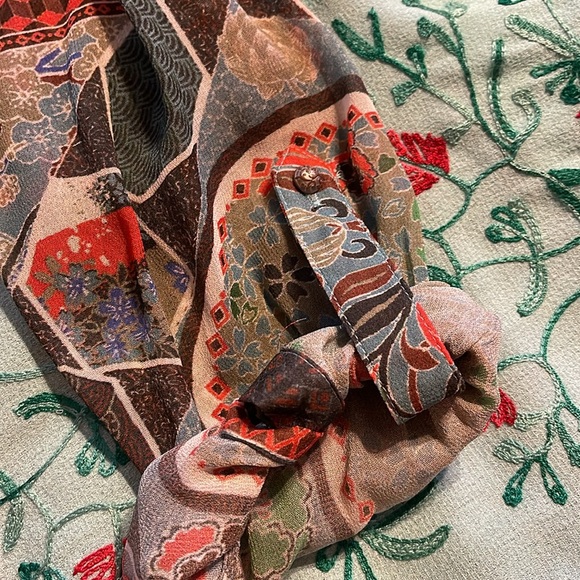 Tunic length button up blouse - Picture 6 of 8